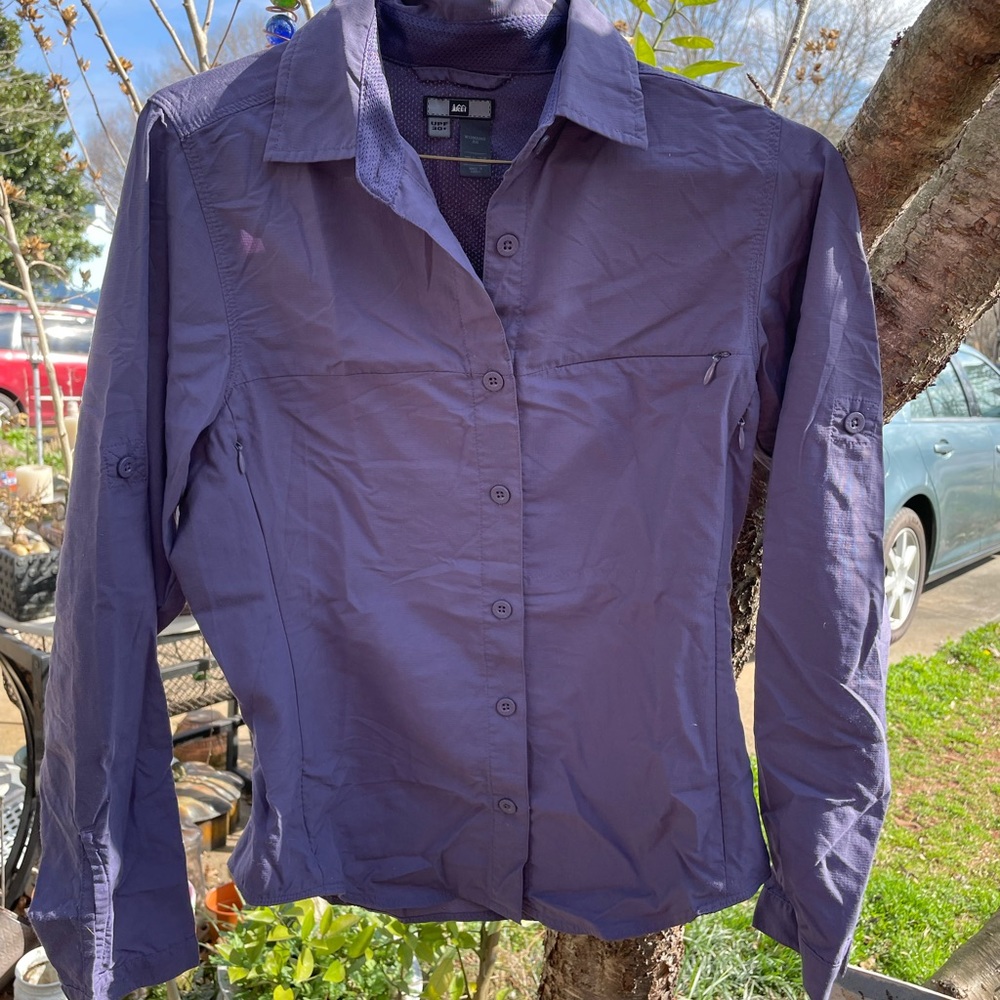 Rei purple long sleeve outdoor shirt XS has pockets, very breathable